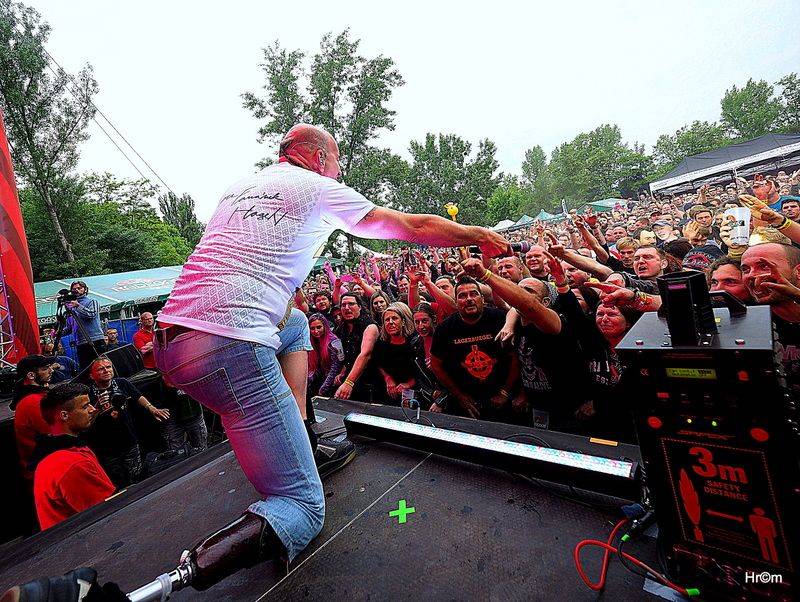 Tři sestry slavili v Braníku: Pivo teklo proudem, tančilo se pogo a vládla punková nálada