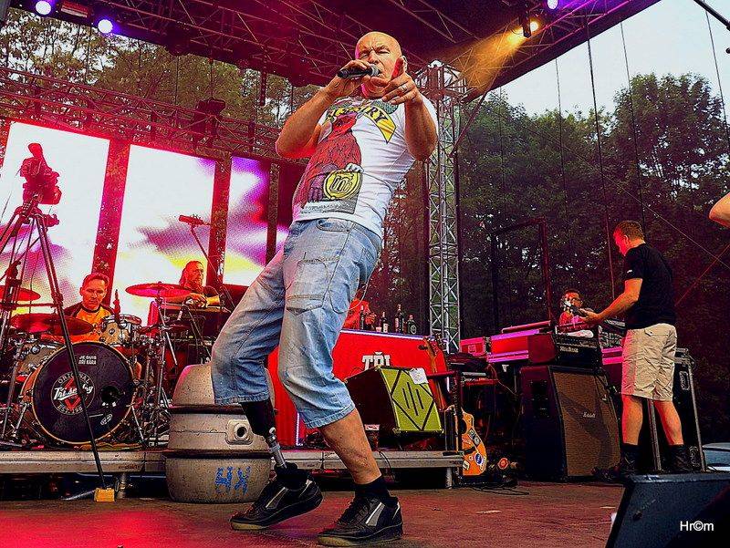 Tři sestry slavili v Braníku: Pivo teklo proudem, tančilo se pogo a vládla punková nálada