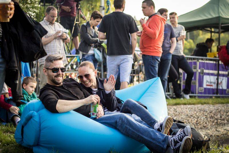 Monkey Business zavítali do Kavárny de Luxe. Ve Žlutých lázních převzali Zlatou desku