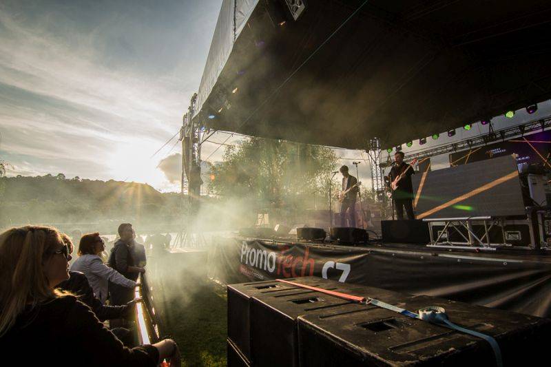 Monkey Business zavítali do Kavárny de Luxe. Ve Žlutých lázních převzali Zlatou desku