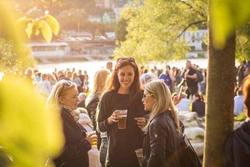 Monkey Business zavítali do Kavárny de Luxe. Ve Žlutých lázních převzali Zlatou desku