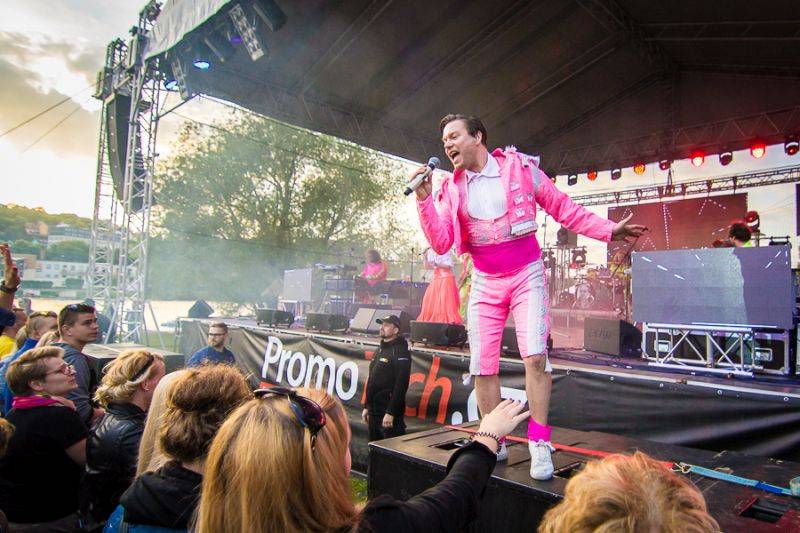 Monkey Business zavítali do Kavárny de Luxe. Ve Žlutých lázních převzali Zlatou desku