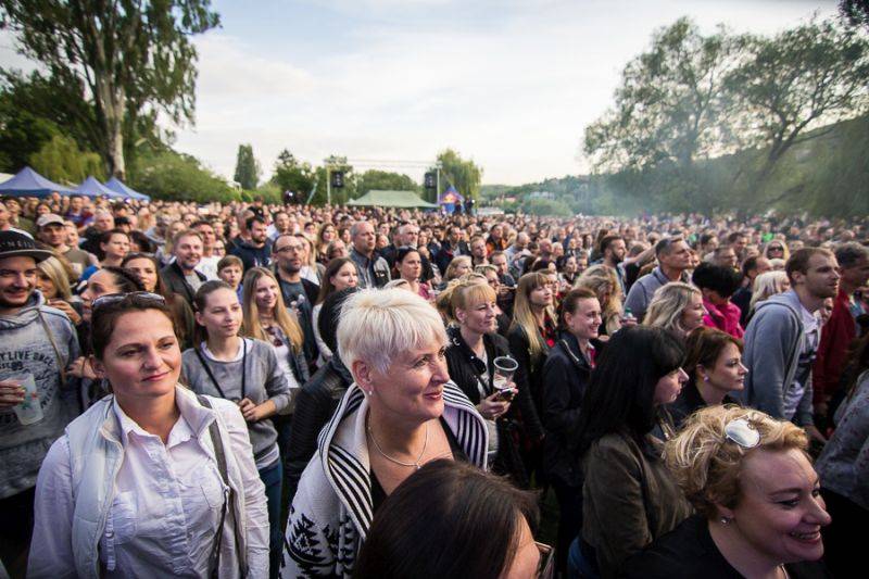 Monkey Business zavítali do Kavárny de Luxe. Ve Žlutých lázních převzali Zlatou desku