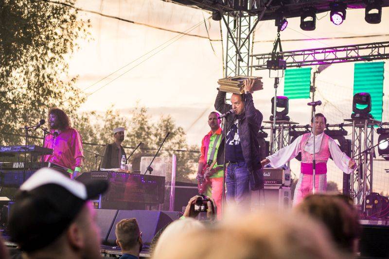 Monkey Business zavítali do Kavárny de Luxe. Ve Žlutých lázních převzali Zlatou desku