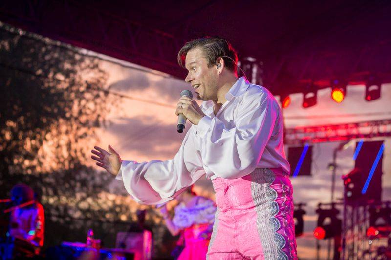 Monkey Business zavítali do Kavárny de Luxe. Ve Žlutých lázních převzali Zlatou desku