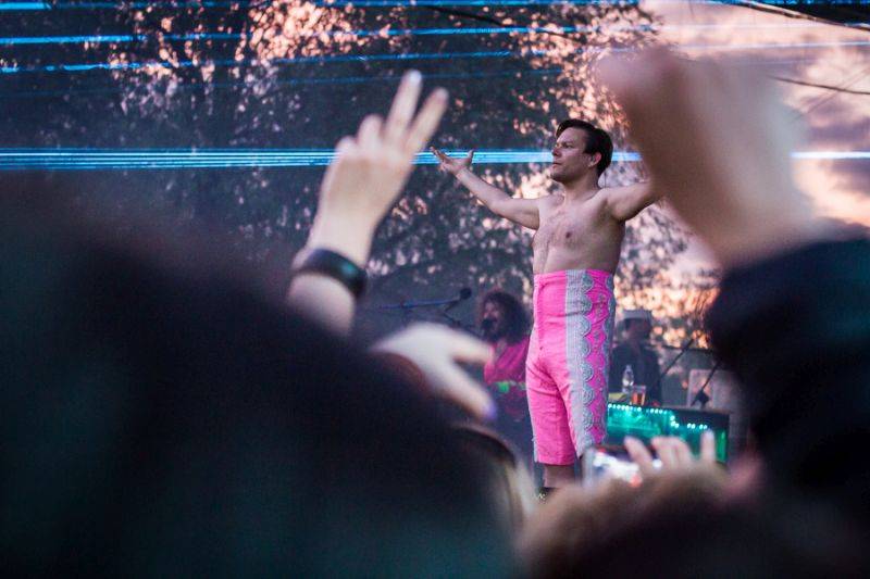 Monkey Business zavítali do Kavárny de Luxe. Ve Žlutých lázních převzali Zlatou desku