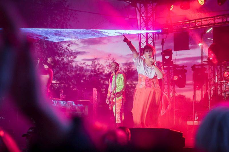 Monkey Business zavítali do Kavárny de Luxe. Ve Žlutých lázních převzali Zlatou desku