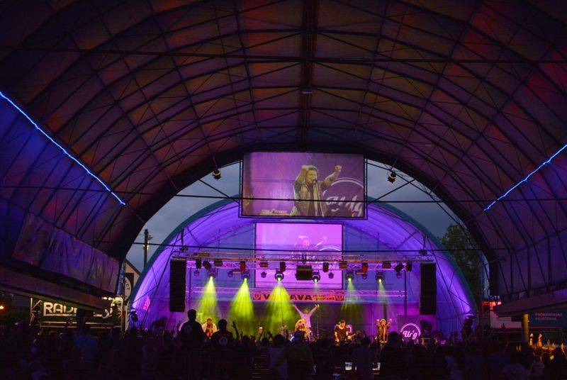 Výrava tleskala UDG, Mig 21 a Skyline