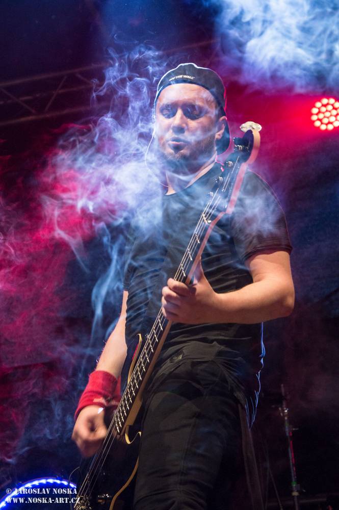 Majáles v Ostrově: Voxel, Pekař, UDG a další hráli v zámeckém parku