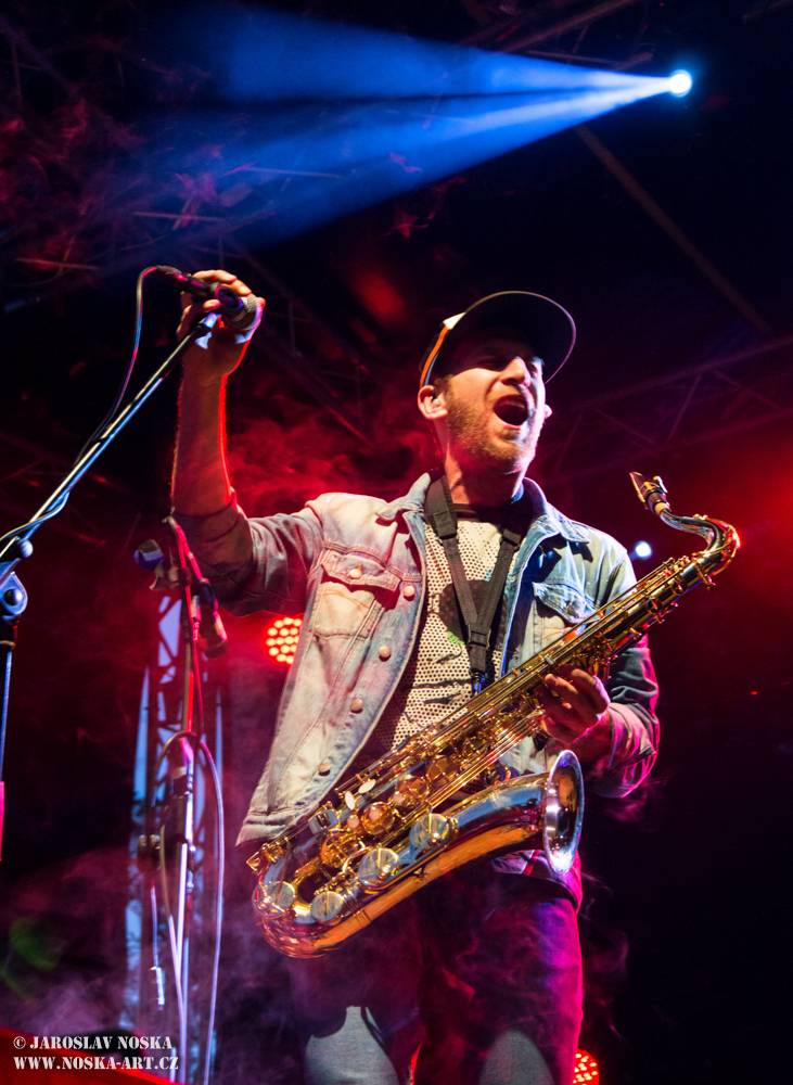 Majáles v Ostrově: Voxel, Pekař, UDG a další hráli v zámeckém parku