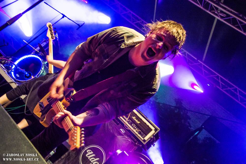 Majáles v Ostrově: Voxel, Pekař, UDG a další hráli v zámeckém parku