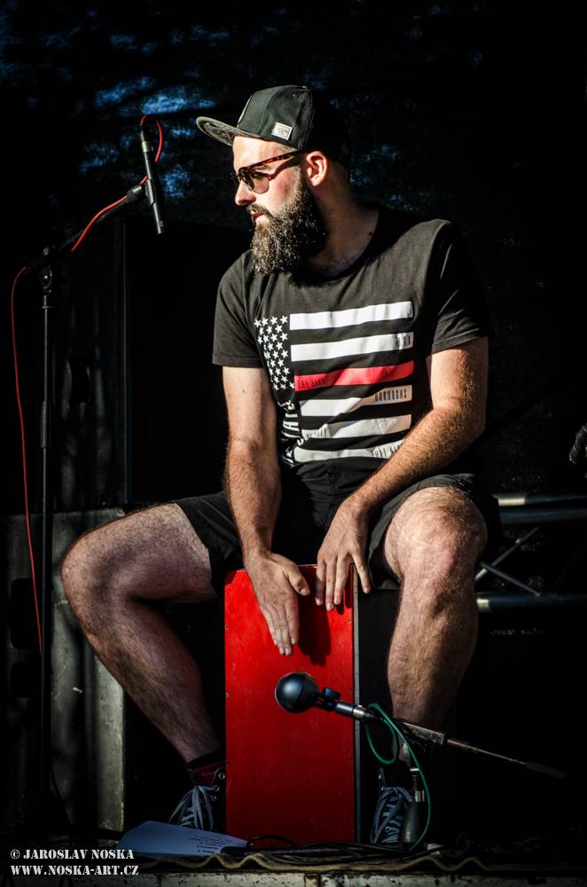 Majáles v Ostrově: Voxel, Pekař, UDG a další hráli v zámeckém parku