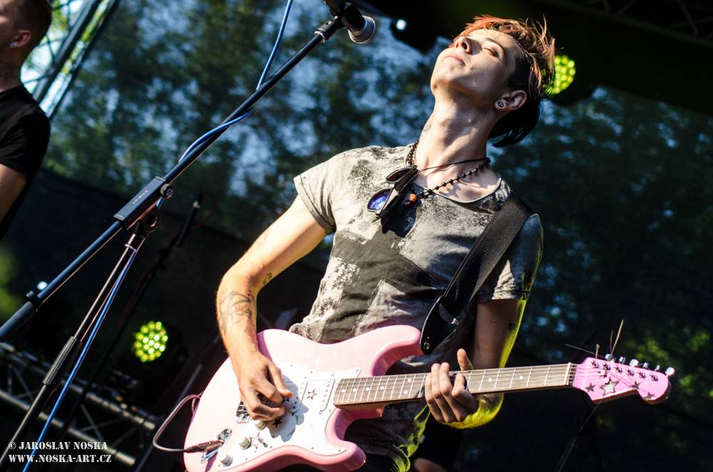 Majáles v Ostrově: Voxel, Pekař, UDG a další hráli v zámeckém parku