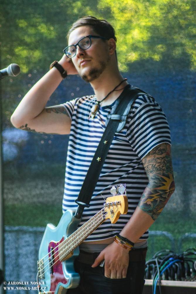 Majáles v Ostrově: Voxel, Pekař, UDG a další hráli v zámeckém parku