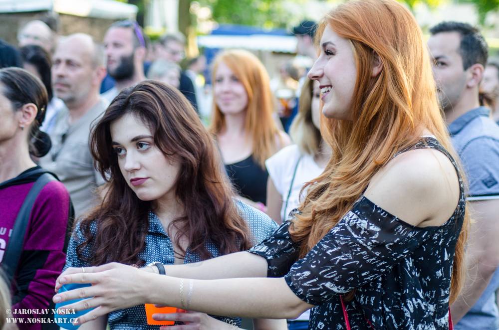 Majáles v Ostrově: Voxel, Pekař, UDG a další hráli v zámeckém parku