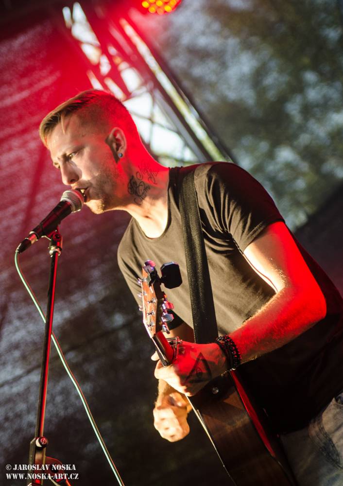 Majáles v Ostrově: Voxel, Pekař, UDG a další hráli v zámeckém parku