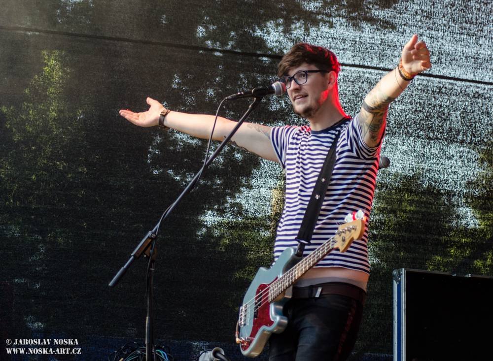 Majáles v Ostrově: Voxel, Pekař, UDG a další hráli v zámeckém parku