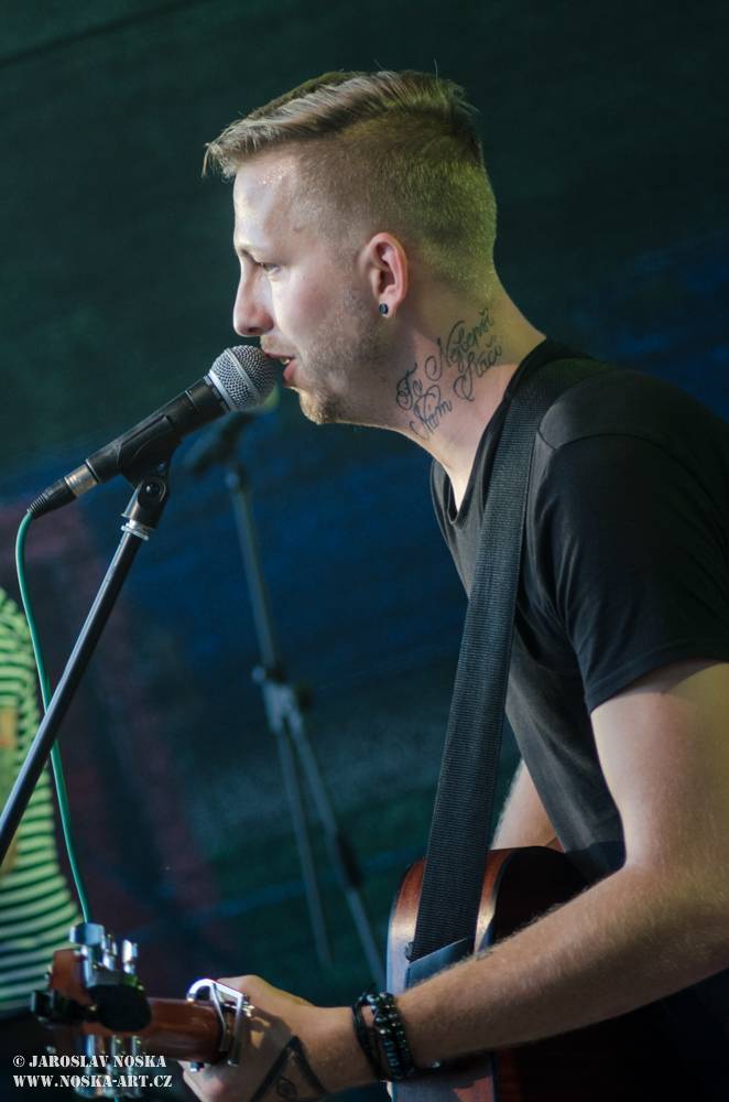 Majáles v Ostrově: Voxel, Pekař, UDG a další hráli v zámeckém parku