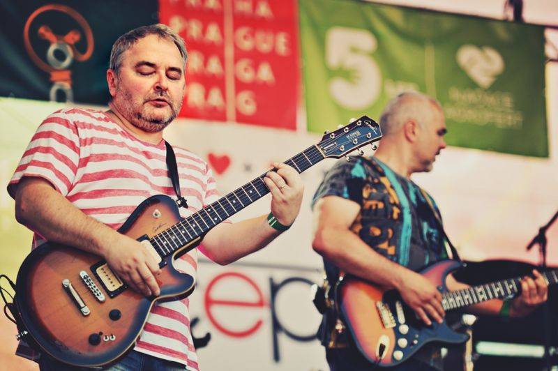 Víkend Mezi ploty: Bohnice ožily hudbou i divadlem, hráli Tomáš Klus, Aneta Langerová, Mňága a Žďorp a další