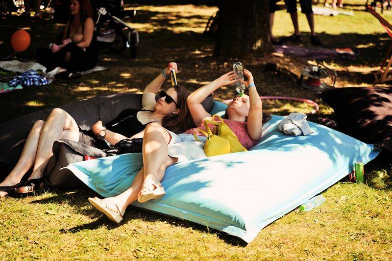 Víkend Mezi ploty: Bohnice ožily hudbou i divadlem, hráli Tomáš Klus, Aneta Langerová, Mňága a Žďorp a další