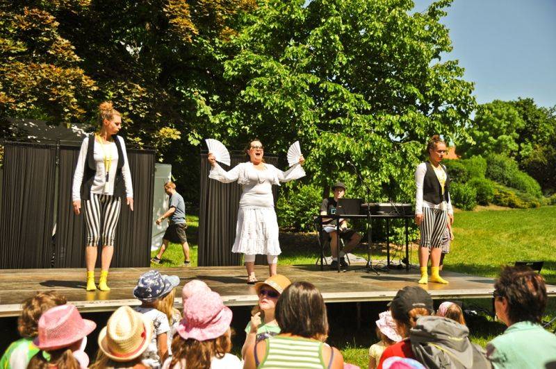 Víkend Mezi ploty: Bohnice ožily hudbou i divadlem, hráli Tomáš Klus, Aneta Langerová, Mňága a Žďorp a další