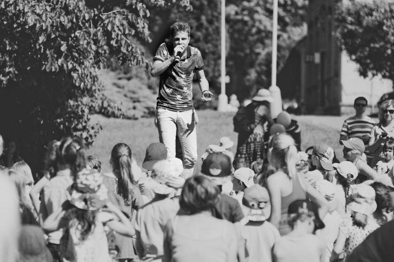 Víkend Mezi ploty: Bohnice ožily hudbou i divadlem, hráli Tomáš Klus, Aneta Langerová, Mňága a Žďorp a další