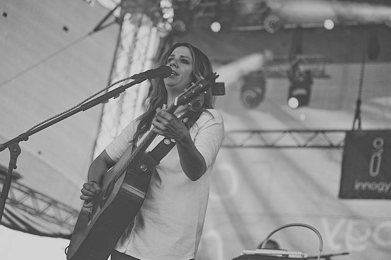 Víkend Mezi ploty: Bohnice ožily hudbou i divadlem, hráli Tomáš Klus, Aneta Langerová, Mňága a Žďorp a další