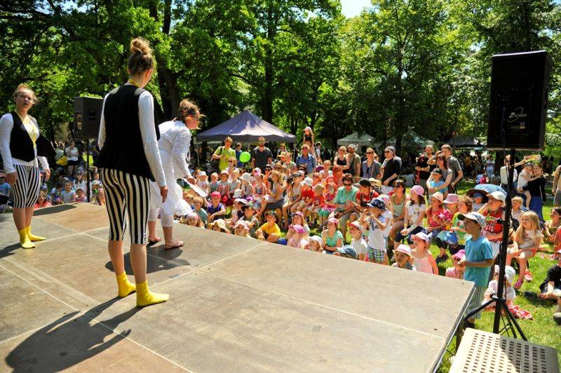 Víkend Mezi ploty: Bohnice ožily hudbou i divadlem, hráli Tomáš Klus, Aneta Langerová, Mňága a Žďorp a další