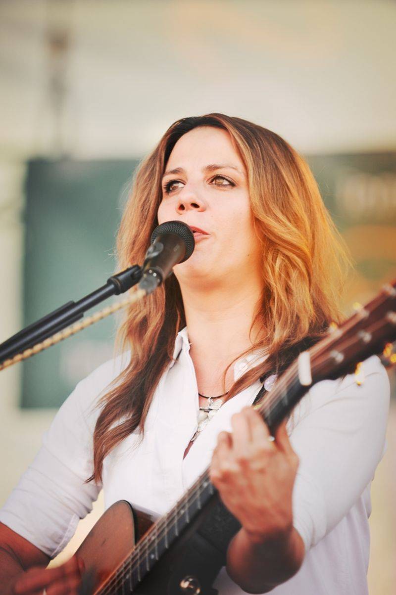 Víkend Mezi ploty: Bohnice ožily hudbou i divadlem, hráli Tomáš Klus, Aneta Langerová, Mňága a Žďorp a další