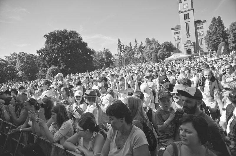 Víkend Mezi ploty: Bohnice ožily hudbou i divadlem, hráli Tomáš Klus, Aneta Langerová, Mňága a Žďorp a další