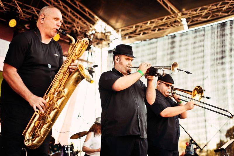 Víkend Mezi ploty: Bohnice ožily hudbou i divadlem, hráli Tomáš Klus, Aneta Langerová, Mňága a Žďorp a další