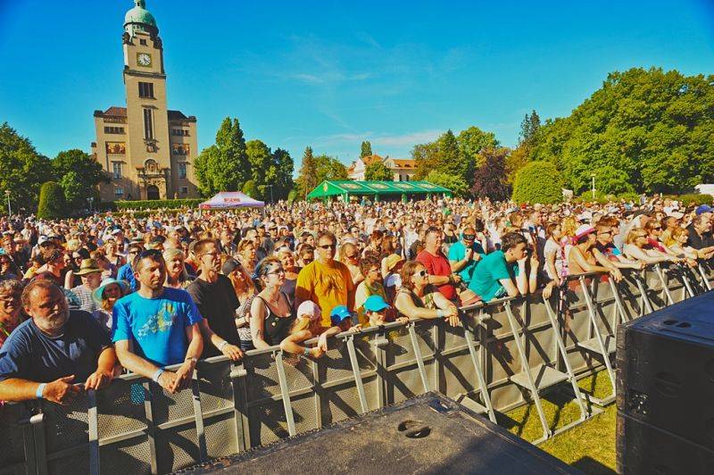 Víkend Mezi ploty: Bohnice ožily hudbou i divadlem, hráli Tomáš Klus, Aneta Langerová, Mňága a Žďorp a další