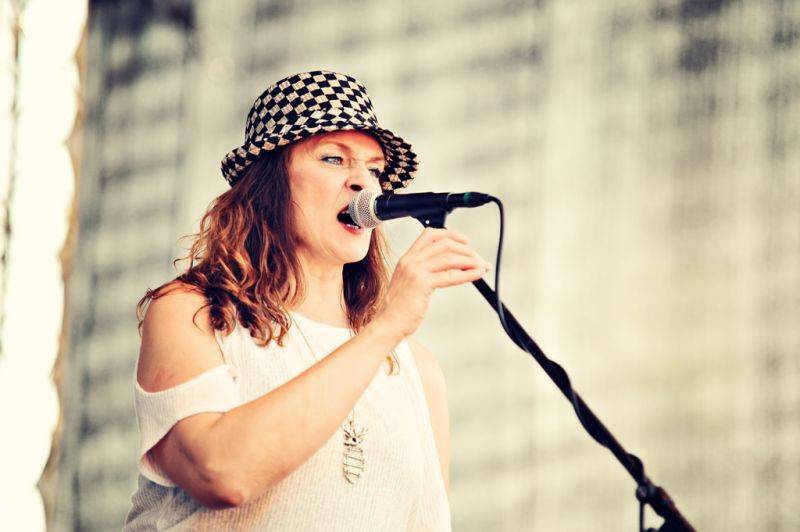 Víkend Mezi ploty: Bohnice ožily hudbou i divadlem, hráli Tomáš Klus, Aneta Langerová, Mňága a Žďorp a další