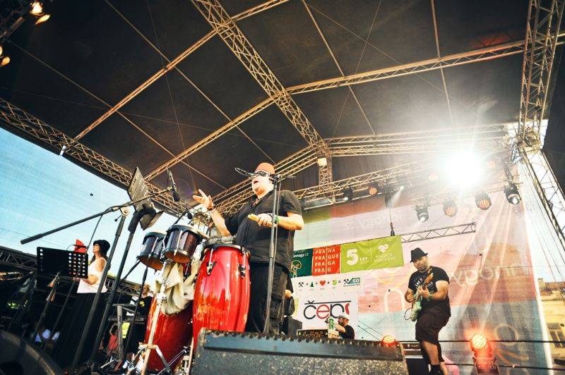 Víkend Mezi ploty: Bohnice ožily hudbou i divadlem, hráli Tomáš Klus, Aneta Langerová, Mňága a Žďorp a další