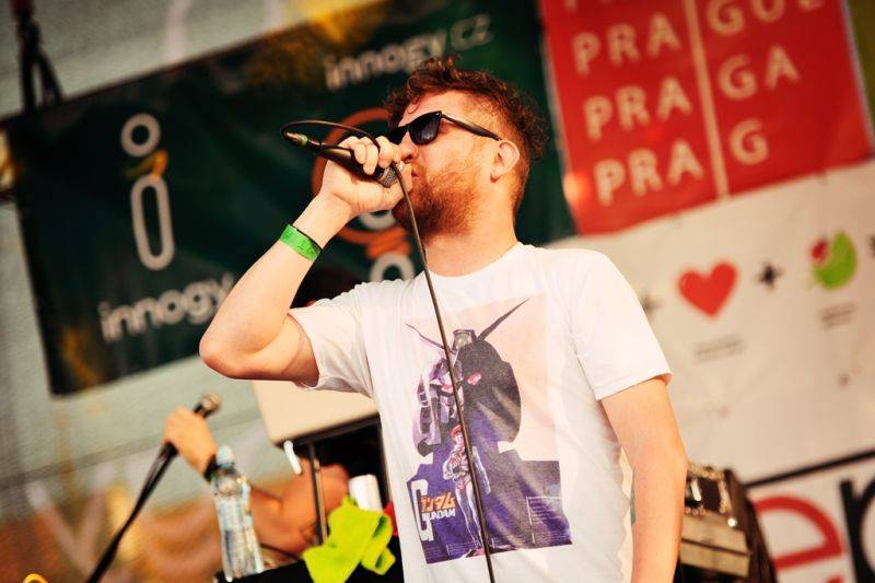 Víkend Mezi ploty: Bohnice ožily hudbou i divadlem, hráli Tomáš Klus, Aneta Langerová, Mňága a Žďorp a další