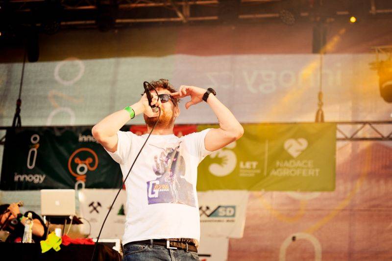 Víkend Mezi ploty: Bohnice ožily hudbou i divadlem, hráli Tomáš Klus, Aneta Langerová, Mňága a Žďorp a další