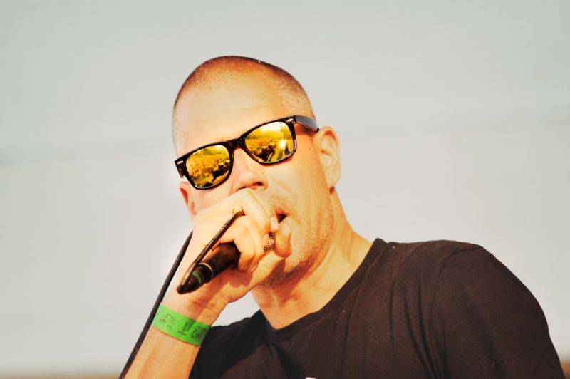 Víkend Mezi ploty: Bohnice ožily hudbou i divadlem, hráli Tomáš Klus, Aneta Langerová, Mňága a Žďorp a další