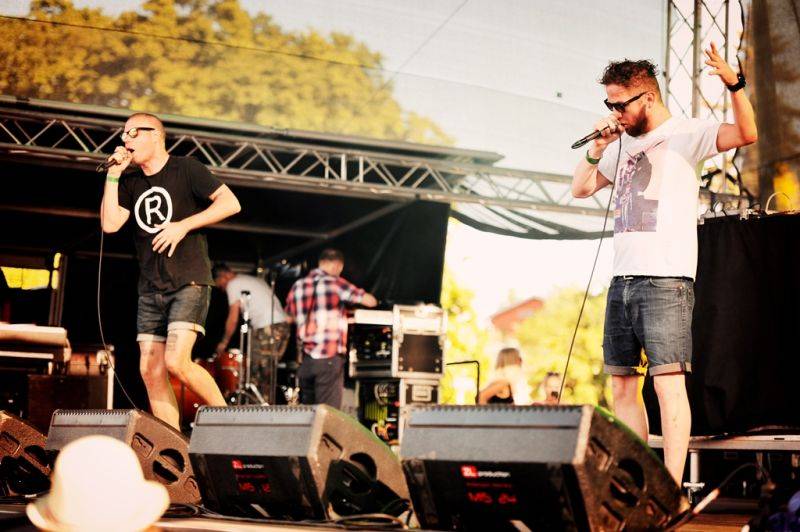 Víkend Mezi ploty: Bohnice ožily hudbou i divadlem, hráli Tomáš Klus, Aneta Langerová, Mňága a Žďorp a další