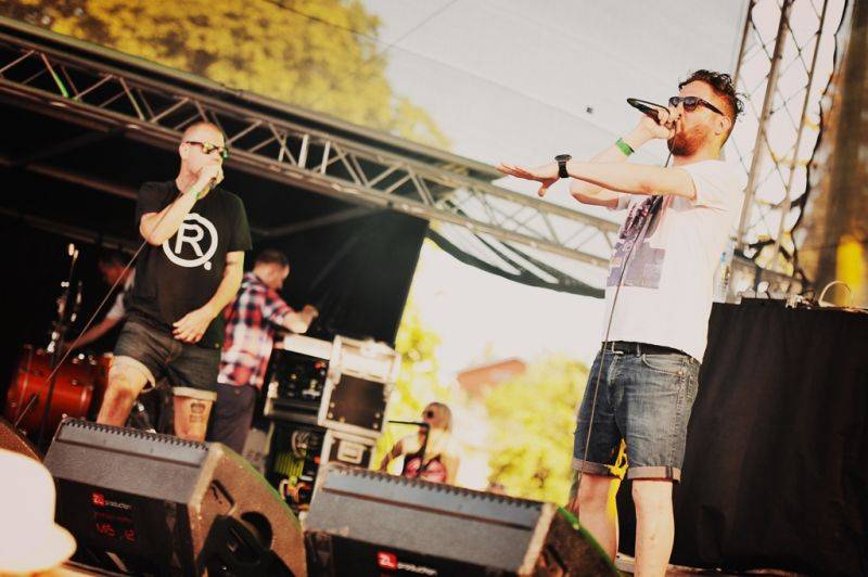 Víkend Mezi ploty: Bohnice ožily hudbou i divadlem, hráli Tomáš Klus, Aneta Langerová, Mňága a Žďorp a další