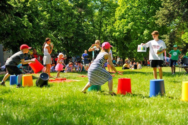 Víkend Mezi ploty: Bohnice ožily hudbou i divadlem, hráli Tomáš Klus, Aneta Langerová, Mňága a Žďorp a další