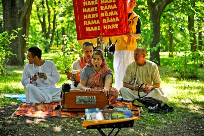Víkend Mezi ploty: Bohnice ožily hudbou i divadlem, hráli Tomáš Klus, Aneta Langerová, Mňága a Žďorp a další