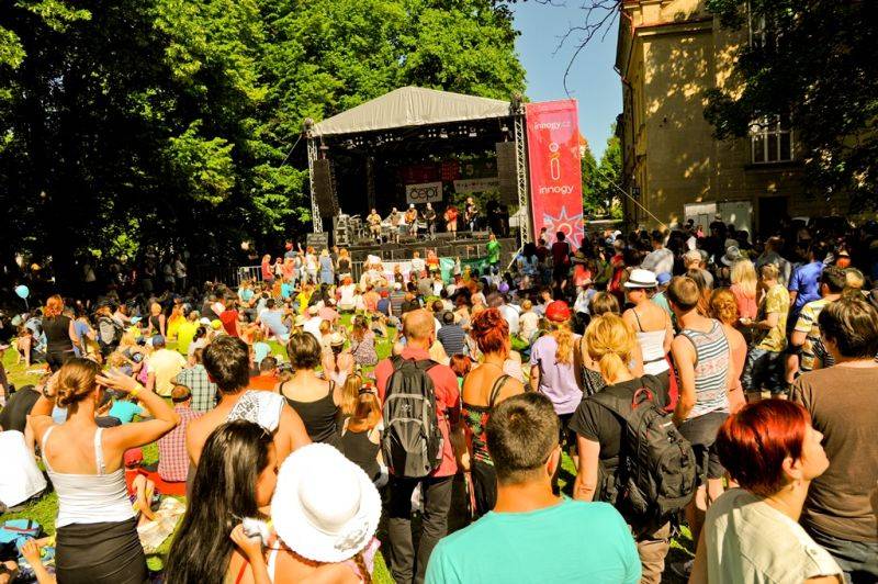 Víkend Mezi ploty: Bohnice ožily hudbou i divadlem, hráli Tomáš Klus, Aneta Langerová, Mňága a Žďorp a další