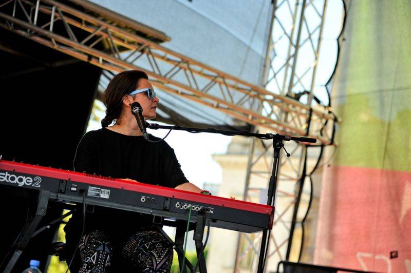 Víkend Mezi ploty: Bohnice ožily hudbou i divadlem, hráli Tomáš Klus, Aneta Langerová, Mňága a Žďorp a další