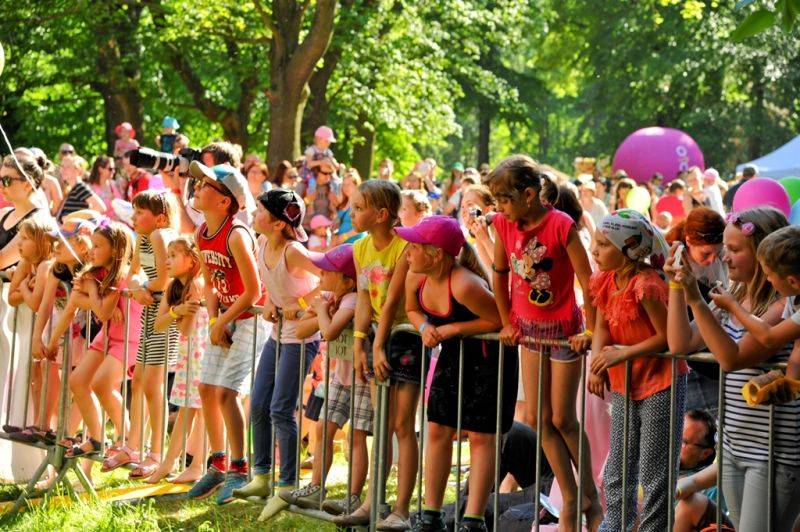 Víkend Mezi ploty: Bohnice ožily hudbou i divadlem, hráli Tomáš Klus, Aneta Langerová, Mňága a Žďorp a další