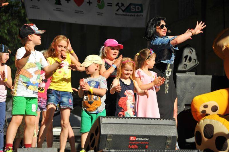 Víkend Mezi ploty: Bohnice ožily hudbou i divadlem, hráli Tomáš Klus, Aneta Langerová, Mňága a Žďorp a další