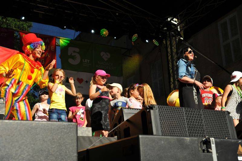 Víkend Mezi ploty: Bohnice ožily hudbou i divadlem, hráli Tomáš Klus, Aneta Langerová, Mňága a Žďorp a další