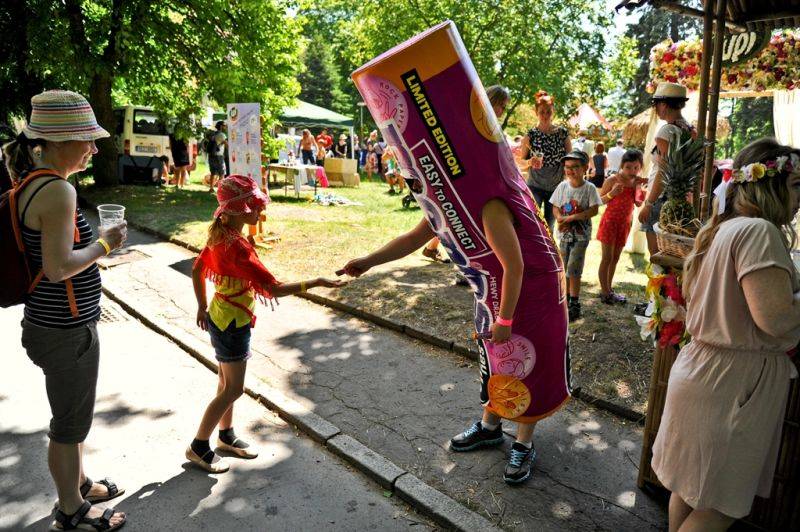 Víkend Mezi ploty: Bohnice ožily hudbou i divadlem, hráli Tomáš Klus, Aneta Langerová, Mňága a Žďorp a další