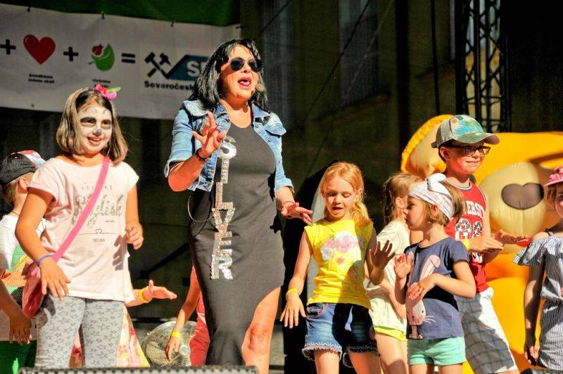 Víkend Mezi ploty: Bohnice ožily hudbou i divadlem, hráli Tomáš Klus, Aneta Langerová, Mňága a Žďorp a další