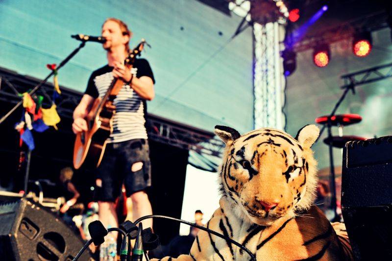 Víkend Mezi ploty: Bohnice ožily hudbou i divadlem, hráli Tomáš Klus, Aneta Langerová, Mňága a Žďorp a další