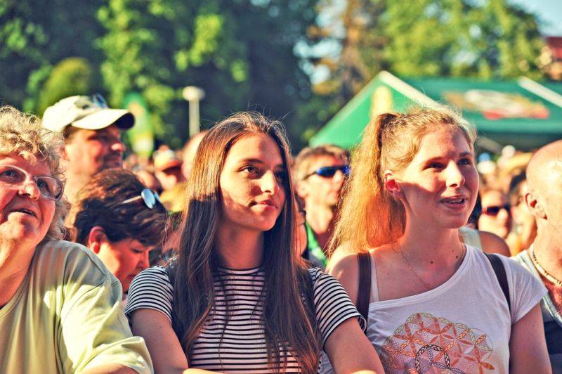 Víkend Mezi ploty: Bohnice ožily hudbou i divadlem, hráli Tomáš Klus, Aneta Langerová, Mňága a Žďorp a další